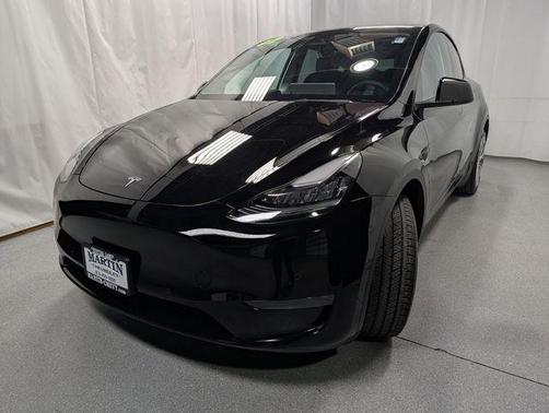 Black 2022 Tesla Model Y Long Range