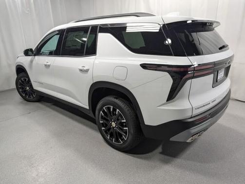 Summit White 2026 Chevrolet Traverse LT