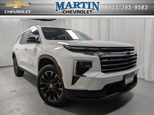 Summit White 2026 Chevrolet Traverse LT