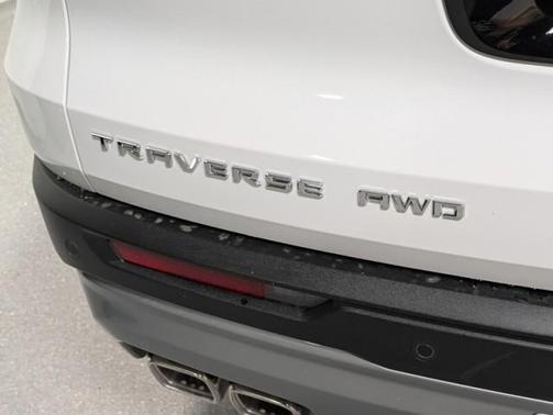 Summit White 2026 Chevrolet Traverse LT