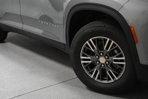 Sterling Gray Metallic 2026 Chevrolet Traverse LT