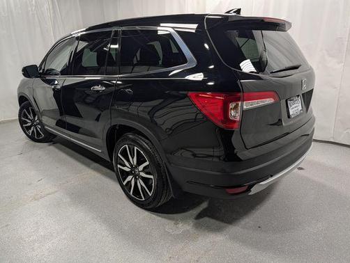2022 Honda Pilot Touring 8-Passenger