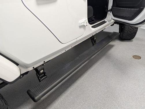 Bright White Clearcoat 2021 Jeep Gladiator Overland
