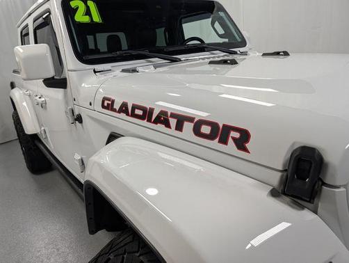 Bright White Clearcoat 2021 Jeep Gladiator Overland