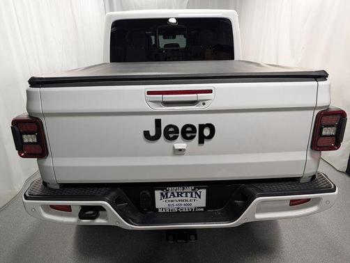 Bright White Clearcoat 2021 Jeep Gladiator Overland