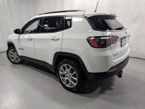 Bright White Clearcoat 2022 Jeep Compass Latitude Lux