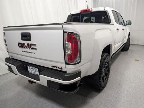 Summit White 2022 GMC Canyon AT4 w/Cloth