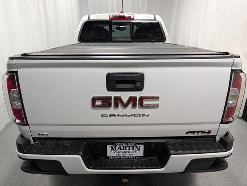 Summit White 2022 GMC Canyon AT4 w/Cloth