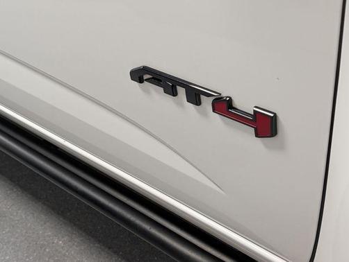 Summit White 2022 GMC Canyon AT4 w/Cloth