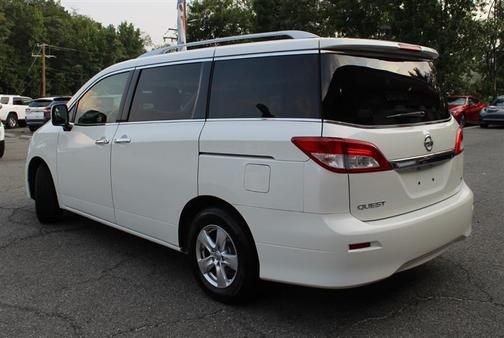 White 2016 Nissan Quest SV