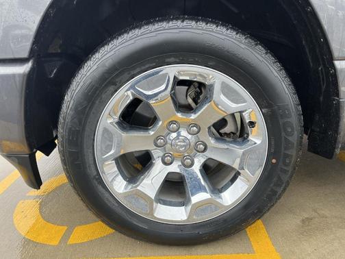 Photo 2 of 18 of 2019 RAM 1500 Big Horn