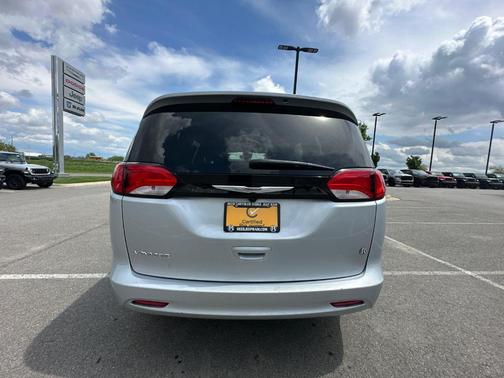 2023 Chrysler Voyager LX