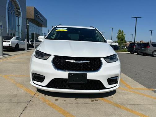 2022 Chrysler Pacifica Touring-L