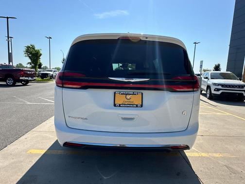 2022 Chrysler Pacifica Touring-L