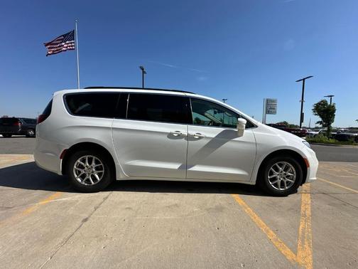 2022 Chrysler Pacifica Touring-L