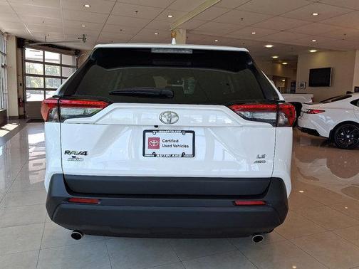 Ice Cap 2025 Toyota RAV4 LE