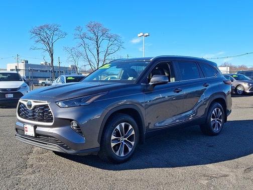 2025 Toyota Highlander XLE