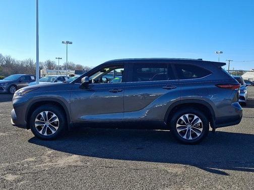 2025 Toyota Highlander XLE