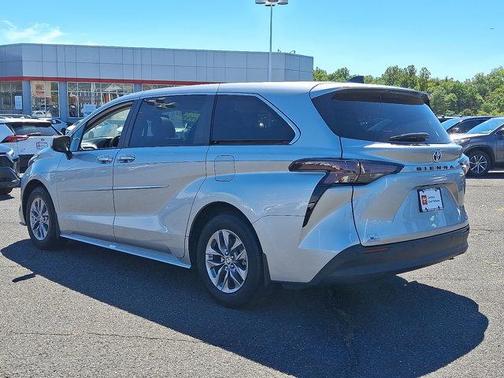2024 Toyota Sienna XLE 7 Passenger