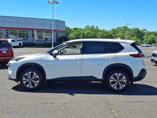 Pearl White Tricoat 2021 Nissan Rogue SV