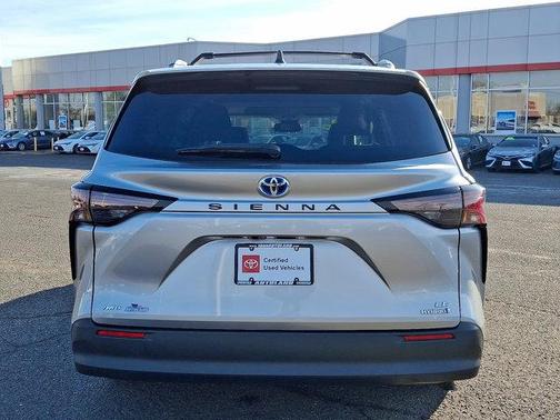 2023 Toyota Sienna LE