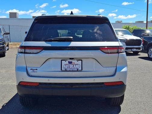 Silver Zynith 2023 Jeep Grand Cherokee Altitude