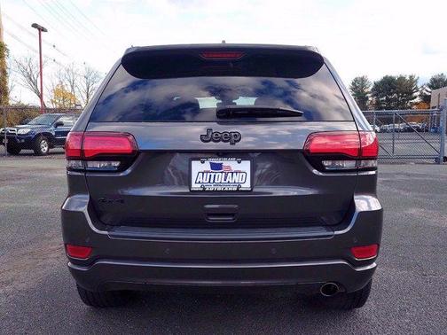 Photo 5 of 31 of 2018 Jeep Grand Cherokee Altitude