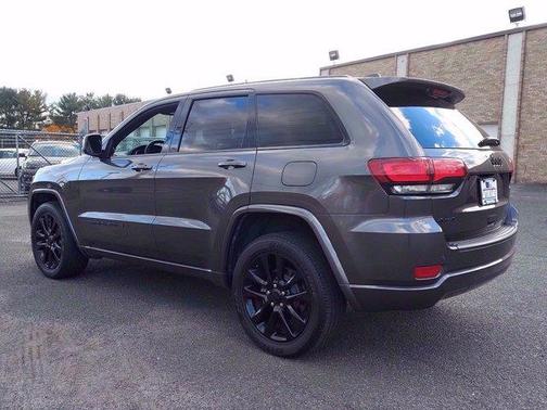 Photo 4 of 31 of 2018 Jeep Grand Cherokee Altitude