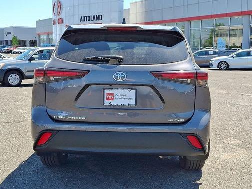 Magnetic Gray Metallic 2025 Toyota Highlander LE