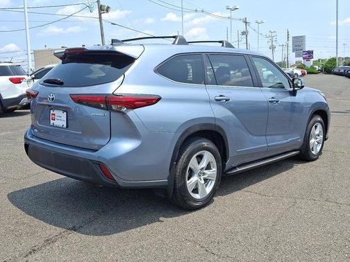 2023 Toyota Highlander Hybrid LE