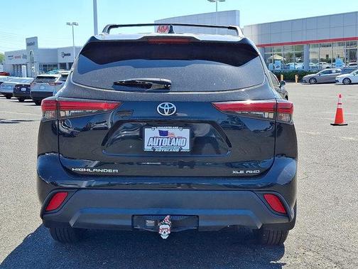 Midnight Black Metallic 2021 Toyota Highlander XLE