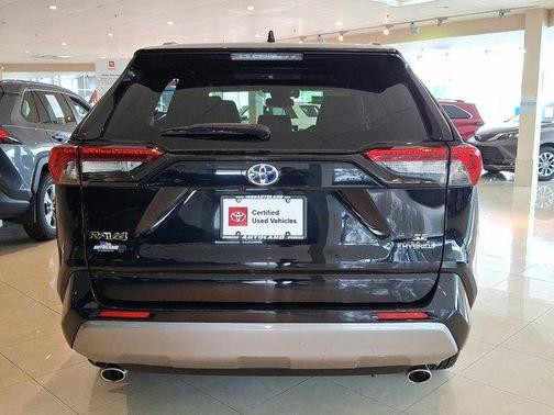 2022 Toyota RAV4 Hybrid SE
