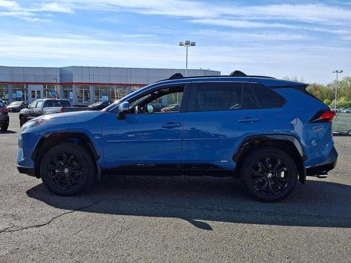 2022 Toyota RAV4 Hybrid SE