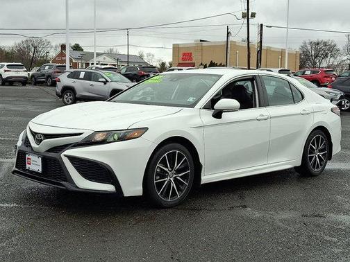 Ice Cap 2024 Toyota Camry SE