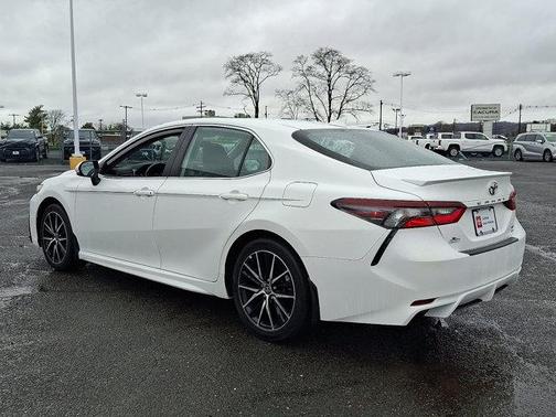 Ice Cap 2024 Toyota Camry SE