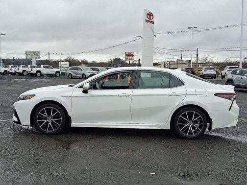 Ice Cap 2024 Toyota Camry SE