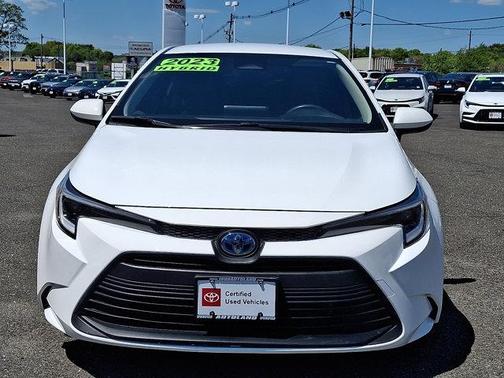 Ice Cap 2023 Toyota Corolla Hybrid LE