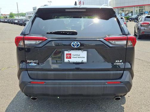 2022 Toyota RAV4 Hybrid XLE