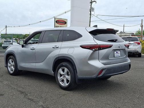 Celestial Silver Metallic - 1J9 2024 Toyota Highlander LE