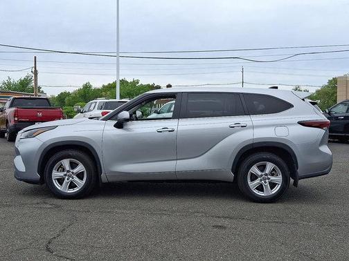Celestial Silver Metallic - 1J9 2024 Toyota Highlander LE