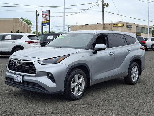 Celestial Silver Metallic - 1J9 2024 Toyota Highlander LE