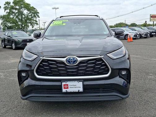 2022 Toyota Highlander Hybrid XLE