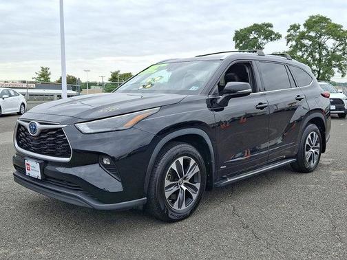 2022 Toyota Highlander Hybrid XLE