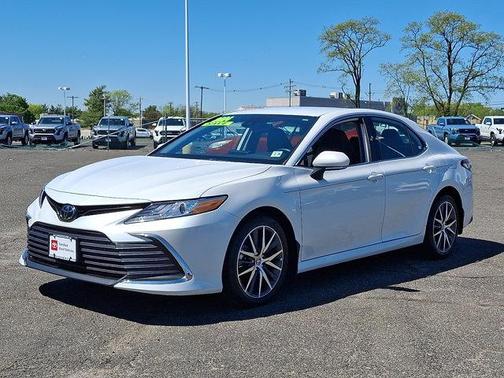 Wind Chill Pearl 2024 Toyota Camry XLE