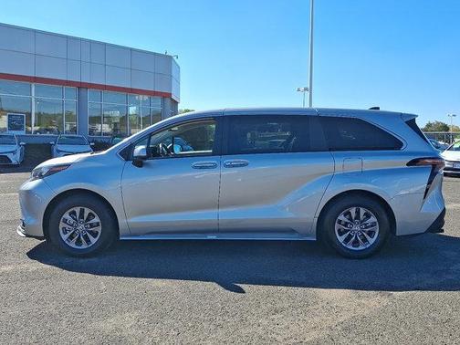 2024 Toyota Sienna XLE 7 Passenger