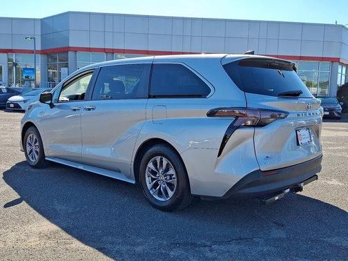 2024 Toyota Sienna XLE 7 Passenger