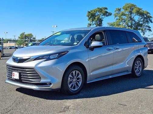 2024 Toyota Sienna XLE 7 Passenger