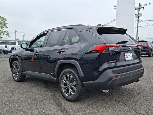 2022 Toyota RAV4 Hybrid XLE Premium