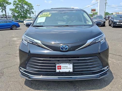 2022 Toyota Sienna XLE 7 Passenger