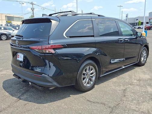 2022 Toyota Sienna XLE 7 Passenger